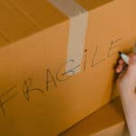 Protéger ses objets fragiles : astuces d’emballage et solutions pour un déménagement sans casse